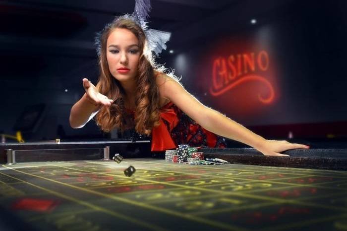 zawgi9 Live Casino Baccarat Table တွင် Real Dealer ကစားနေမှု